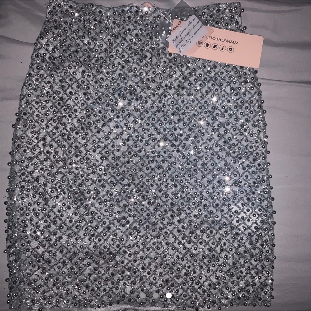 GLITTERY SLIVER MINI SKIRT - Picture 1 of 3